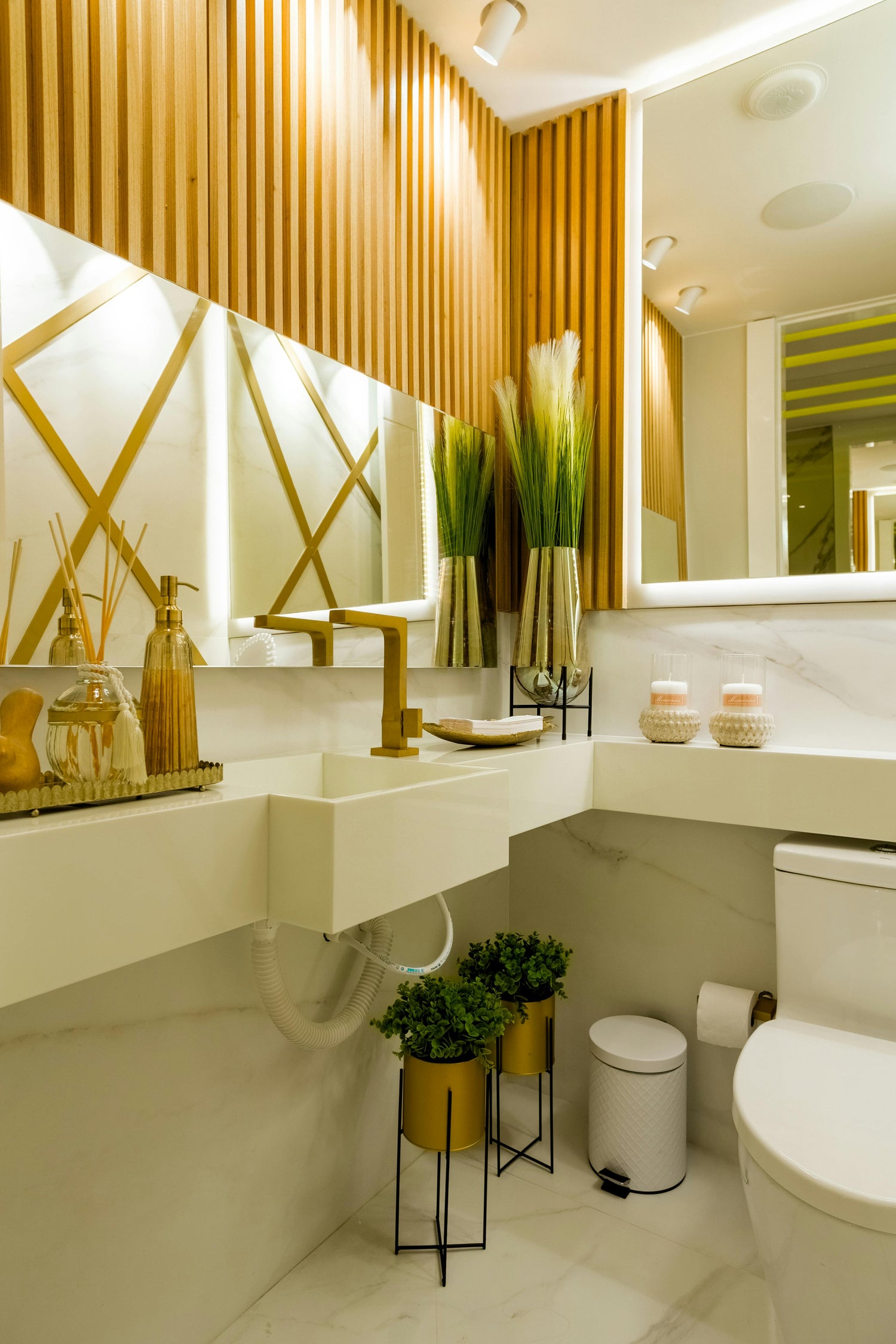 Exquisite Bath Essentials: Indulge in Lavish Comfort